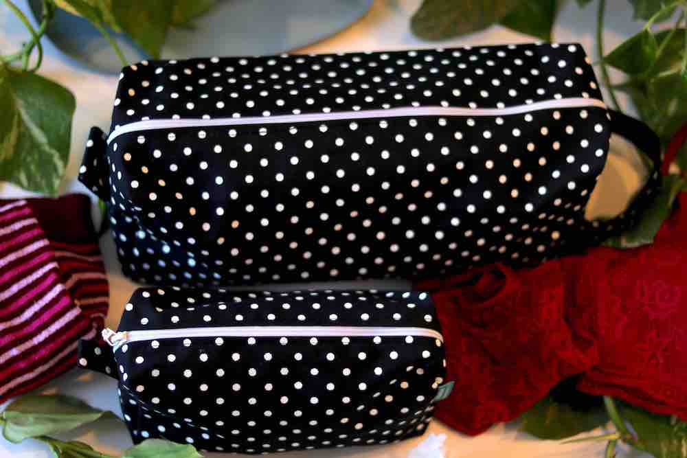 KIT 2 MEDIUM polka dot clutch bags with white zip and handle